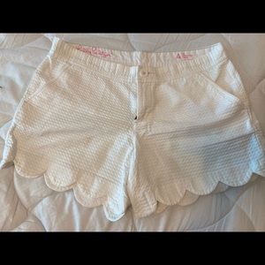 NWOT - Lilly Pulitzer size 4 Buttercup short in white